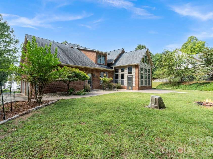 182 Broadview Circle, Mooresville, NC 28117.  MLS# CAR4352412, YatesRealty ID 29701. 