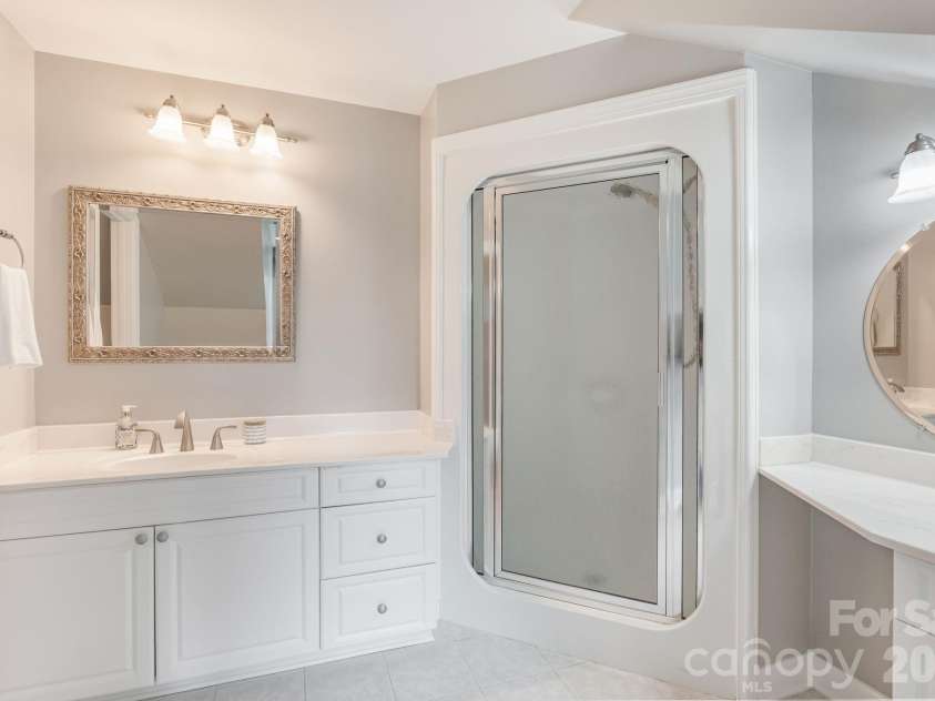 182 Broadview Circle, Mooresville, NC 28117.  MLS# CAR4352412, YatesRealty ID 29701. Private bath