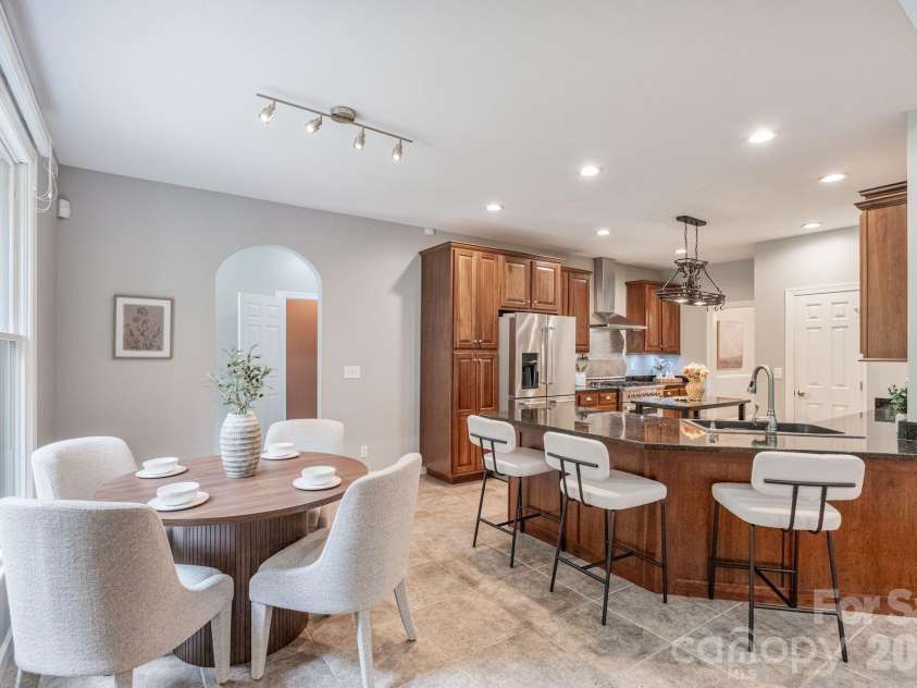 182 Broadview Circle, Mooresville, NC 28117.  MLS# CAR4352412, YatesRealty ID 29701. Spacious kitchen includes nook, bar seating and tons of storage