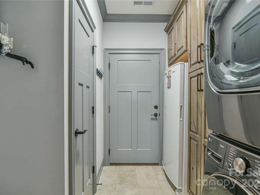 35 Dreambird Drive, Leicester, NC 28748.  MLS# CAR4281795, YatesRealty ID 29701. Laundry Mud Room