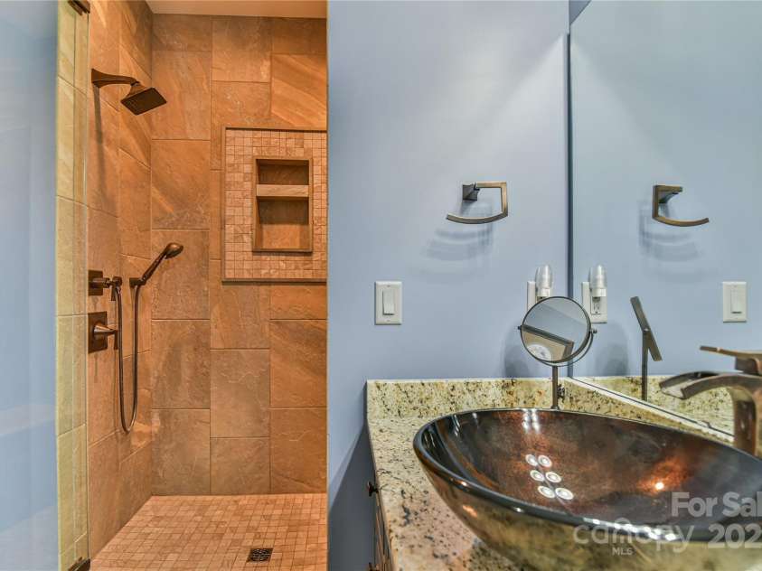 35 Dreambird Drive, Leicester, NC 28748.  MLS# CAR4281795, YatesRealty ID 29701. Primary Bath