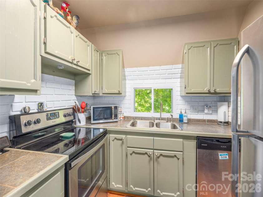 649 Acres View Drive, Waynesville, NC 28786.  MLS# CAR4385384, YatesRealty ID 29702. 