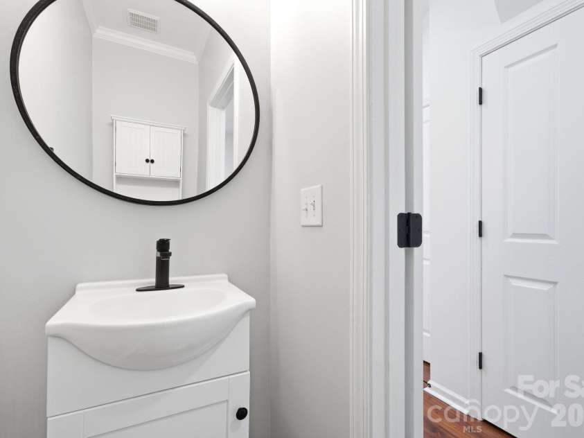 1817 Ethel Guest Lane, Charlotte, NC 28206.  MLS# CAR4388598, YatesRealty ID 29703. Half bath