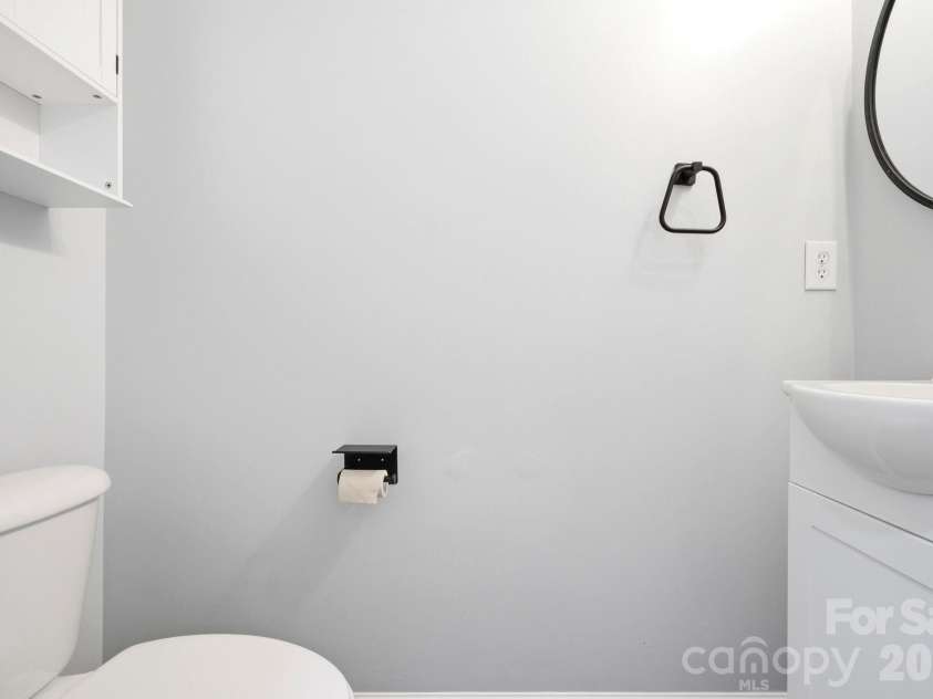 1817 Ethel Guest Lane, Charlotte, NC 28206.  MLS# CAR4388598, YatesRealty ID 29703. Half bath