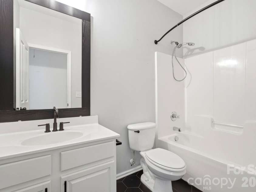 1817 Ethel Guest Lane, Charlotte, NC 28206.  MLS# CAR4388598, YatesRealty ID 29703. Second full bath