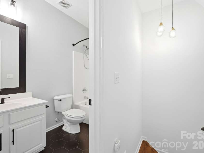 1817 Ethel Guest Lane, Charlotte, NC 28206.  MLS# CAR4388598, YatesRealty ID 29703. Second full bath