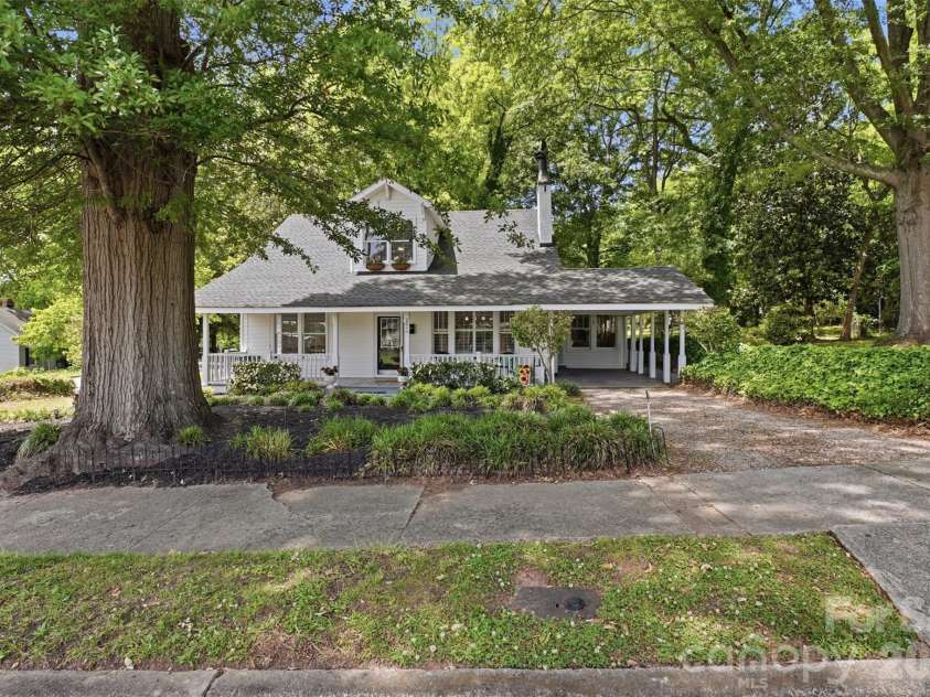201 Smith Street, Clover, SC 29710.  MLS# CAR4381063, YatesRealty ID 29706. 