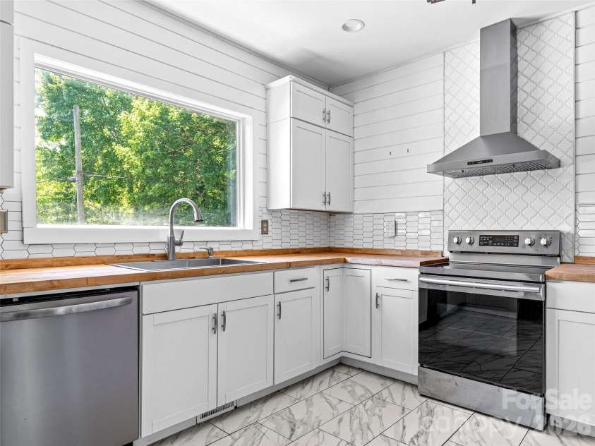 125 Edwards Avenue, Swannanoa, NC 28778.  MLS# CAR4384227, YatesRealty ID 29707. 