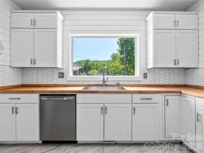 125 Edwards Avenue, Swannanoa, NC 28778.  MLS# CAR4384227, YatesRealty ID 29707. 