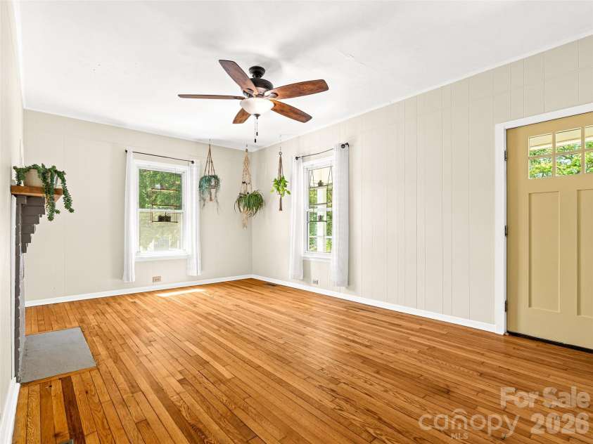 125 Edwards Avenue, Swannanoa, NC 28778.  MLS# CAR4384227, YatesRealty ID 29707. 