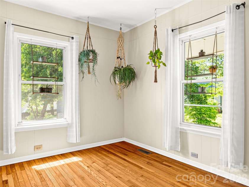125 Edwards Avenue, Swannanoa, NC 28778.  MLS# CAR4384227, YatesRealty ID 29707. 