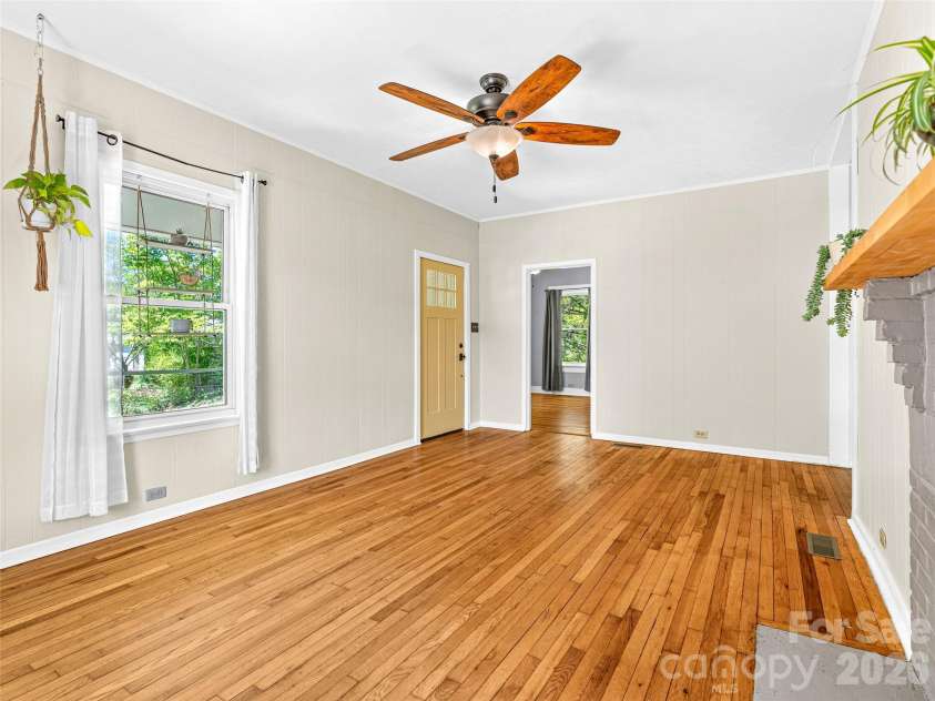 125 Edwards Avenue, Swannanoa, NC 28778.  MLS# CAR4384227, YatesRealty ID 29707. 