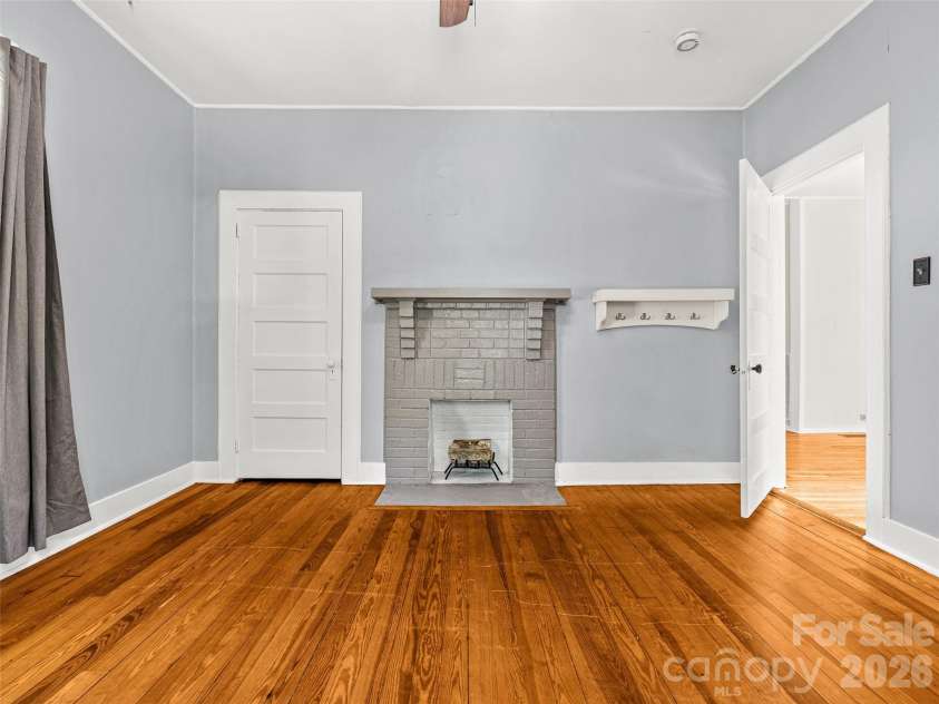 125 Edwards Avenue, Swannanoa, NC 28778.  MLS# CAR4384227, YatesRealty ID 29707. 