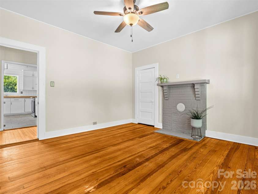 125 Edwards Avenue, Swannanoa, NC 28778.  MLS# CAR4384227, YatesRealty ID 29707. 