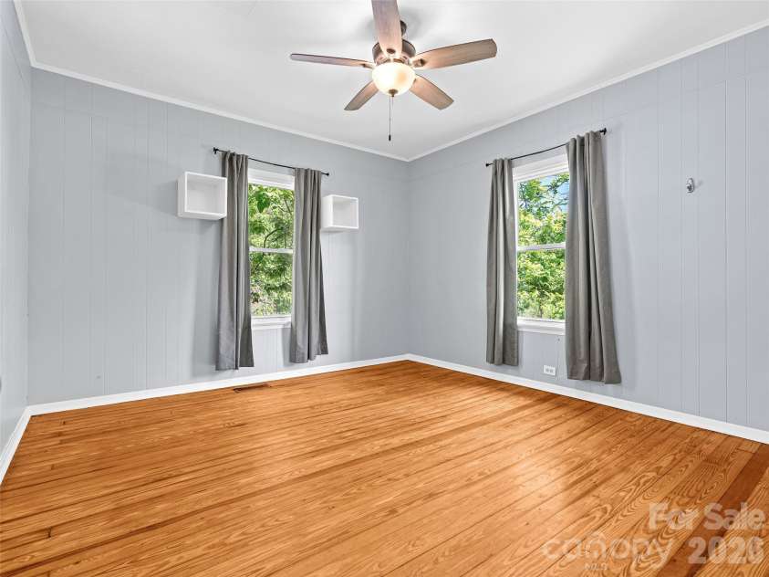 125 Edwards Avenue, Swannanoa, NC 28778.  MLS# CAR4384227, YatesRealty ID 29707. 