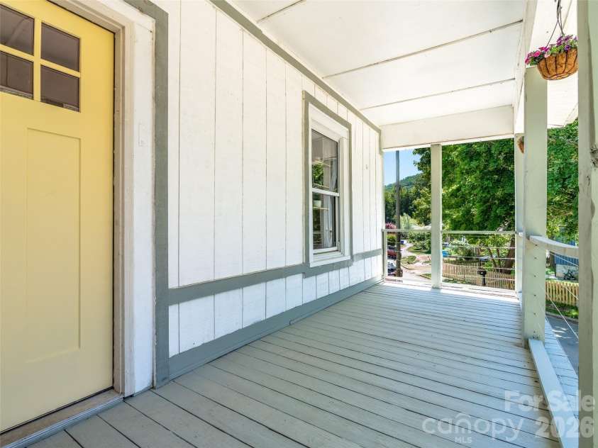 125 Edwards Avenue, Swannanoa, NC 28778.  MLS# CAR4384227, YatesRealty ID 29707. 