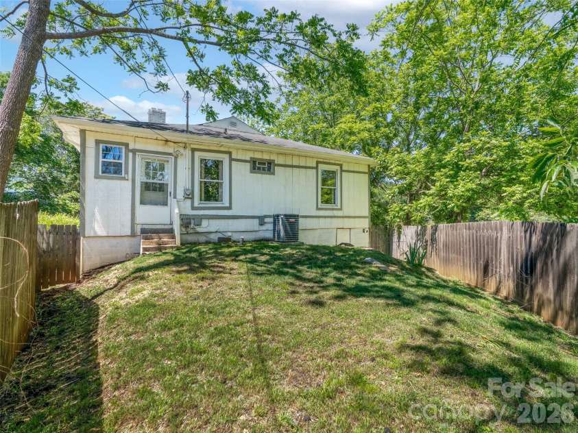 125 Edwards Avenue, Swannanoa, NC 28778.  MLS# CAR4384227, YatesRealty ID 29707. 