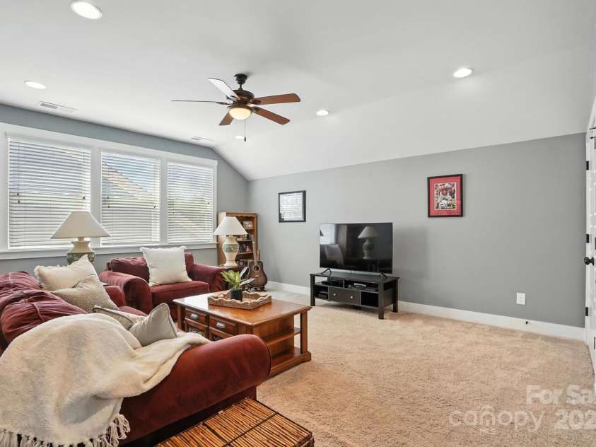 12111 Grey Partridge Drive, Charlotte, NC 28278.  MLS# CAR4285423, YatesRealty ID 29709. 