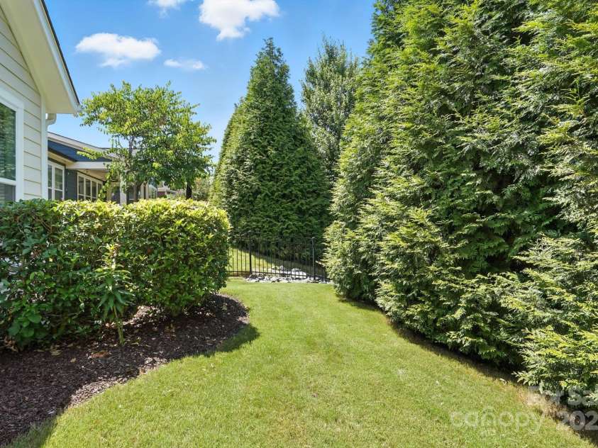 12111 Grey Partridge Drive, Charlotte, NC 28278.  MLS# CAR4285423, YatesRealty ID 29709. 