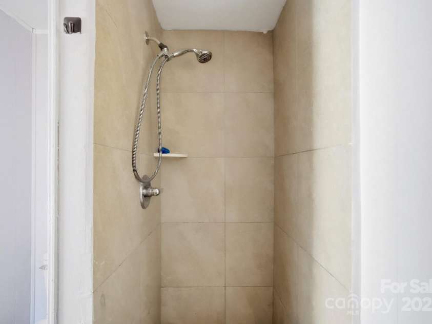 115 Red Bud Place, Concord, NC 28027.  MLS# CAR4316822, YatesRealty ID 2971. Primary Bedroom's Full Bathroom