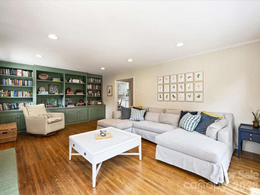 3731 Ashton Drive, Charlotte, NC 28210.  MLS# CAR4391507, YatesRealty ID 29710. Family Room