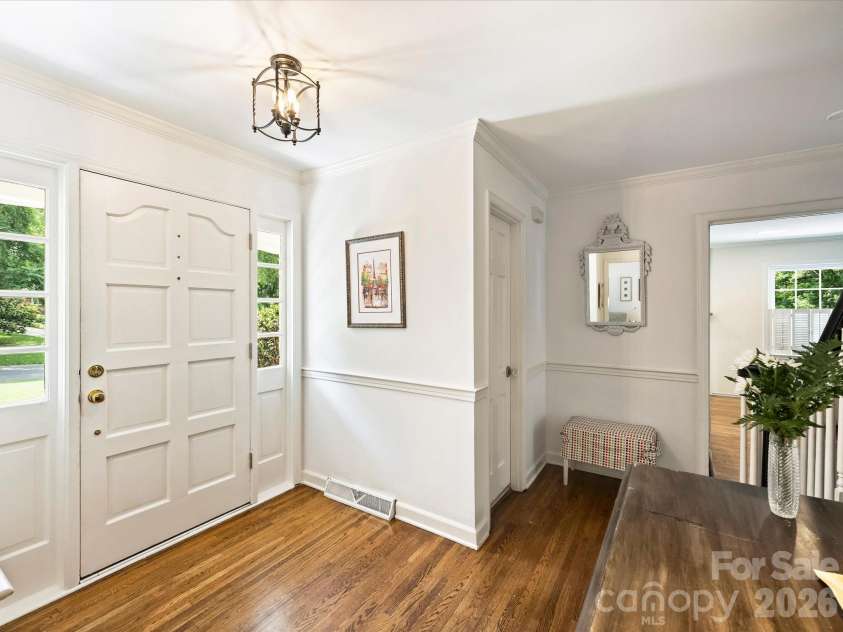 3731 Ashton Drive, Charlotte, NC 28210.  MLS# CAR4391507, YatesRealty ID 29710. Foyer