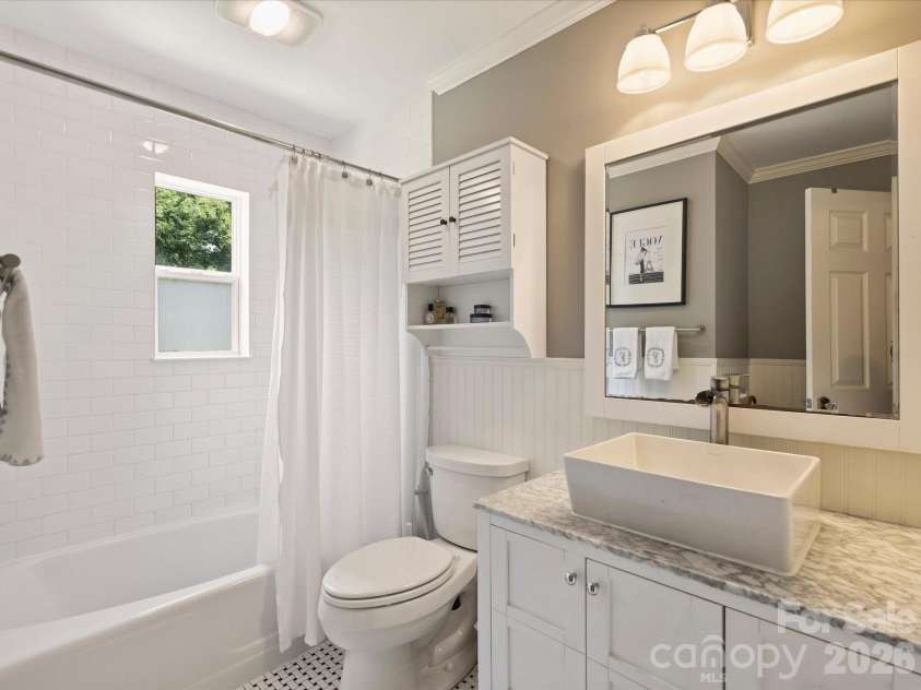 3731 Ashton Drive, Charlotte, NC 28210.  MLS# CAR4391507, YatesRealty ID 29710. Full Bathroom #2