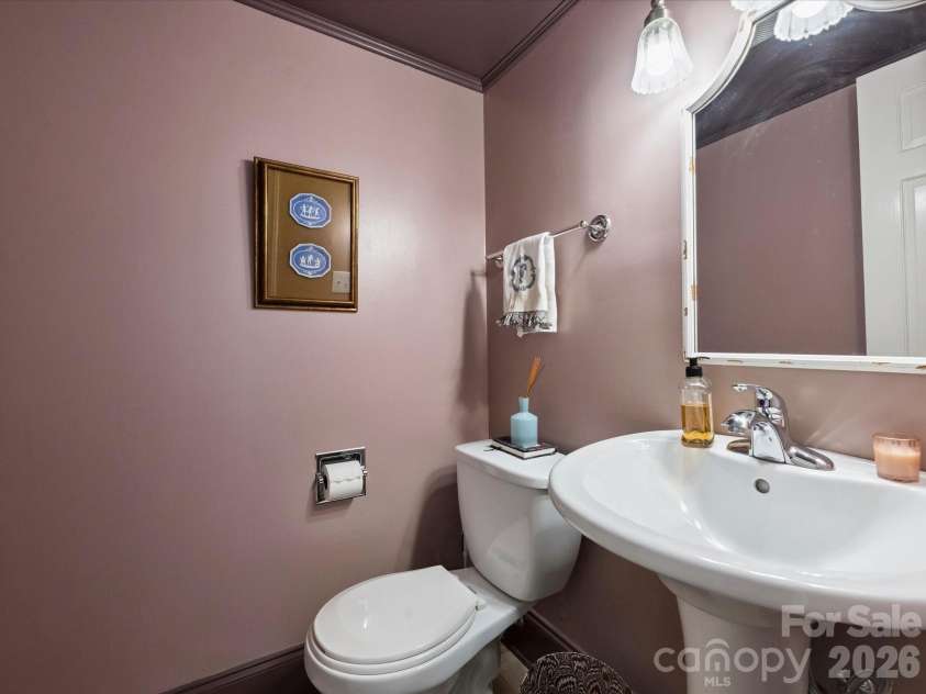 3731 Ashton Drive, Charlotte, NC 28210.  MLS# CAR4391507, YatesRealty ID 29710. Half Bathroom