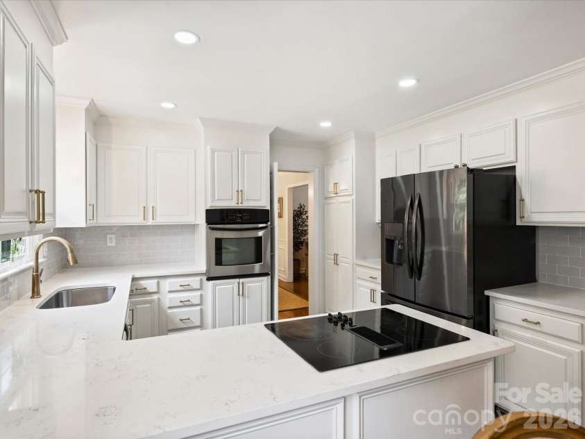 3731 Ashton Drive, Charlotte, NC 28210.  MLS# CAR4391507, YatesRealty ID 29710. Kitchen