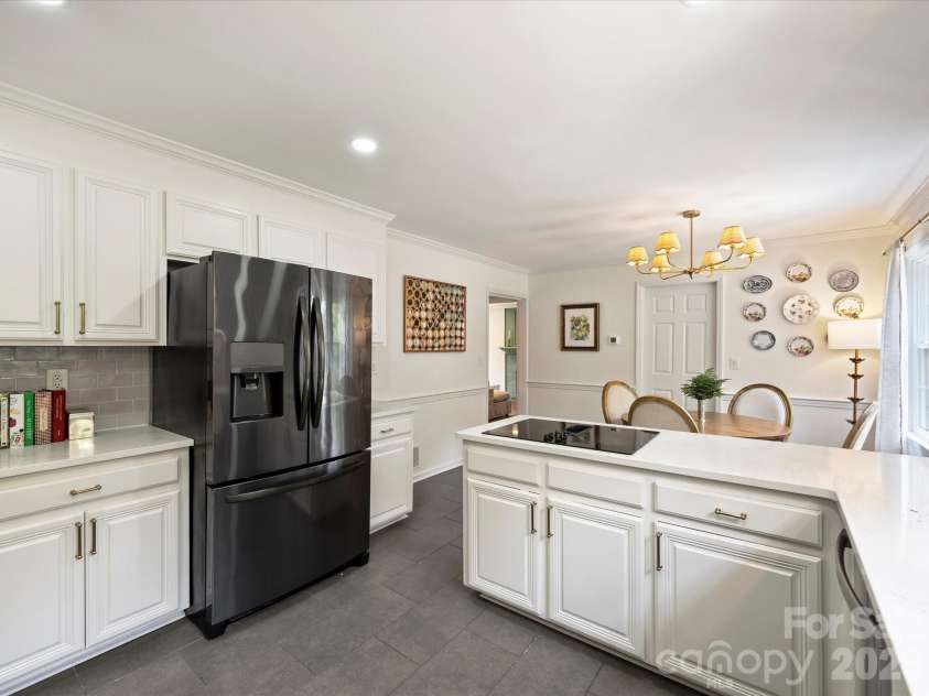 3731 Ashton Drive, Charlotte, NC 28210.  MLS# CAR4391507, YatesRealty ID 29710. Kitchen