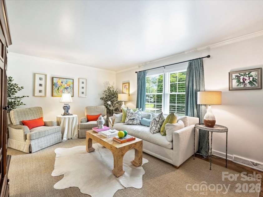 3731 Ashton Drive, Charlotte, NC 28210.  MLS# CAR4391507, YatesRealty ID 29710. Living Room
