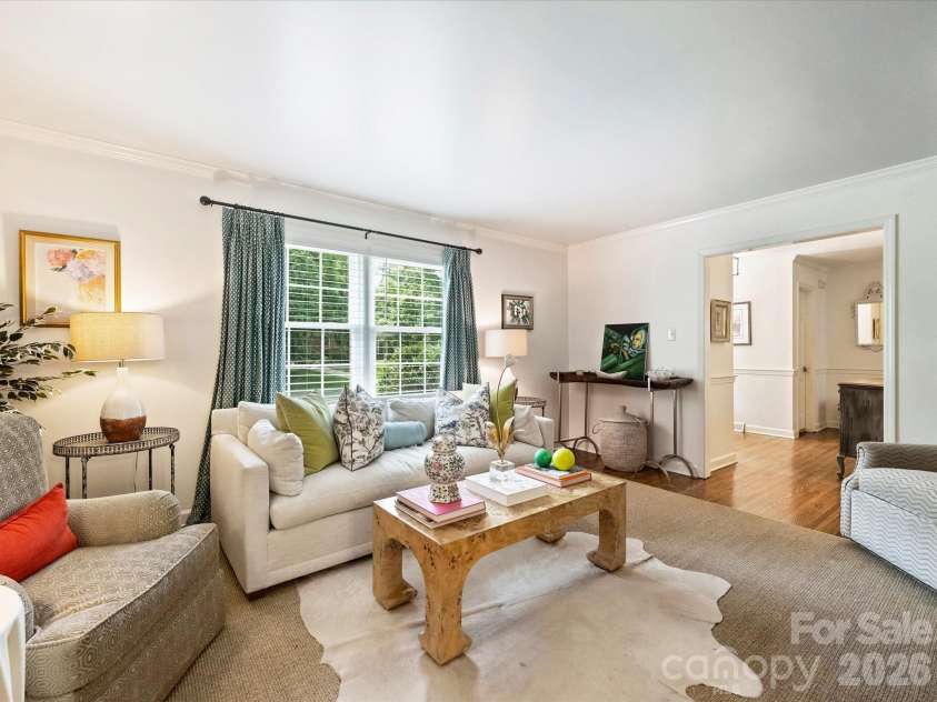 3731 Ashton Drive, Charlotte, NC 28210.  MLS# CAR4391507, YatesRealty ID 29710. Living Room