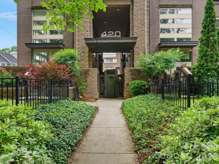 420 Queens Road, Charlotte, NC 28207.  MLS# CAR4386361, YatesRealty ID 29711. 