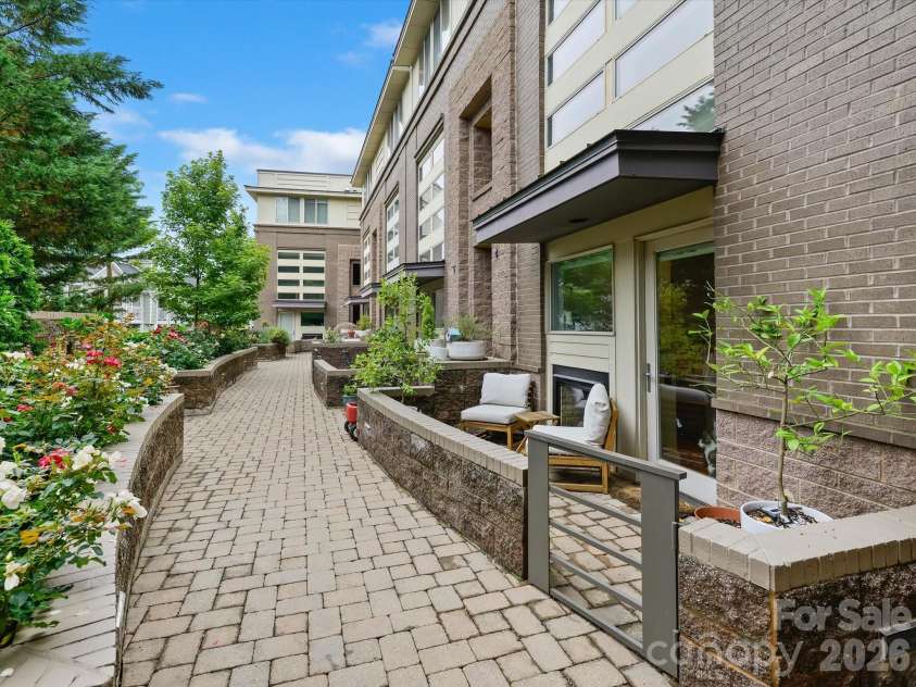 420 Queens Road, Charlotte, NC 28207.  MLS# CAR4386361, YatesRealty ID 29711. 