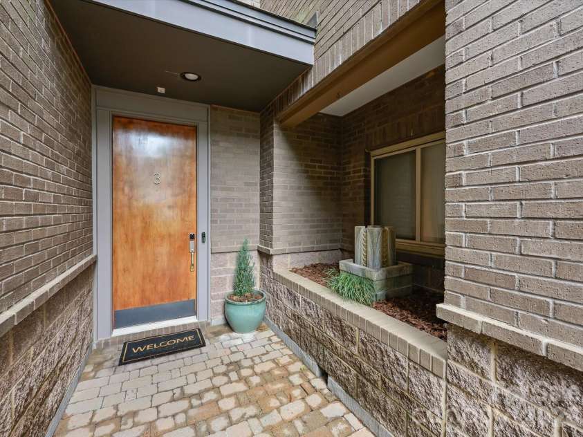420 Queens Road, Charlotte, NC 28207.  MLS# CAR4386361, YatesRealty ID 29711. 