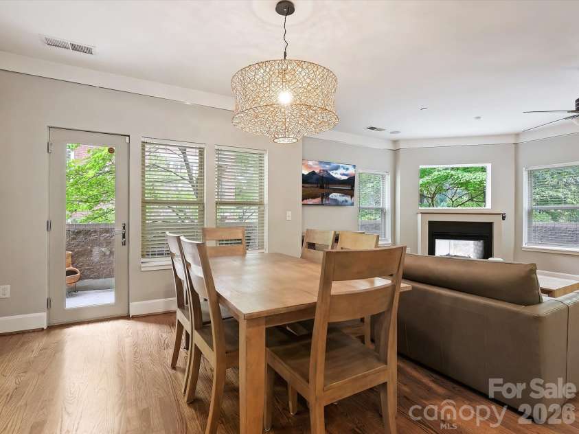 420 Queens Road, Charlotte, NC 28207.  MLS# CAR4386361, YatesRealty ID 29711. 