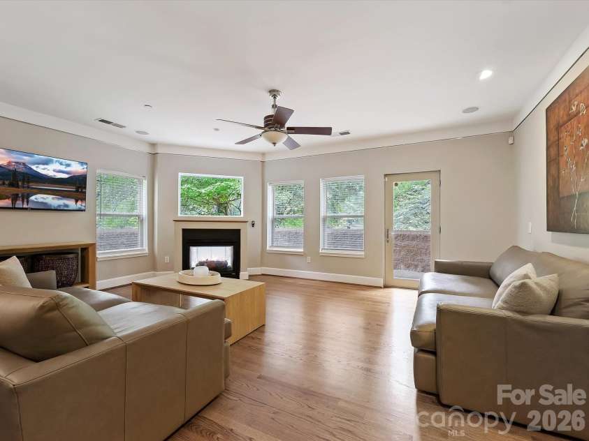 420 Queens Road, Charlotte, NC 28207.  MLS# CAR4386361, YatesRealty ID 29711. 