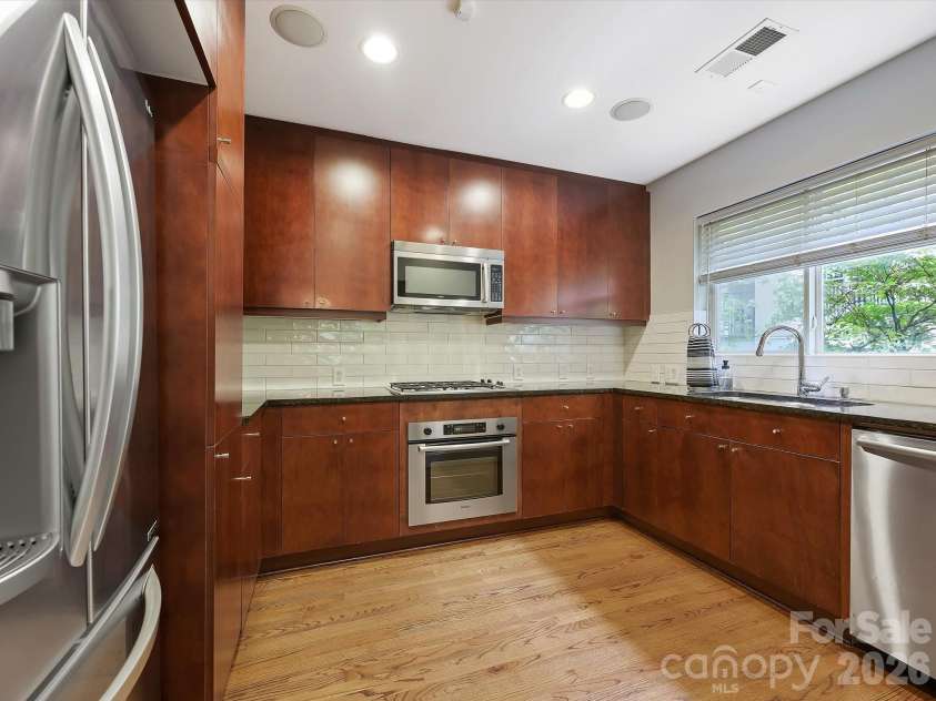 420 Queens Road, Charlotte, NC 28207.  MLS# CAR4386361, YatesRealty ID 29711. 