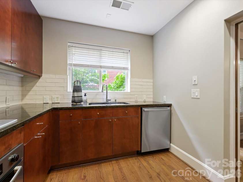 420 Queens Road, Charlotte, NC 28207.  MLS# CAR4386361, YatesRealty ID 29711. 