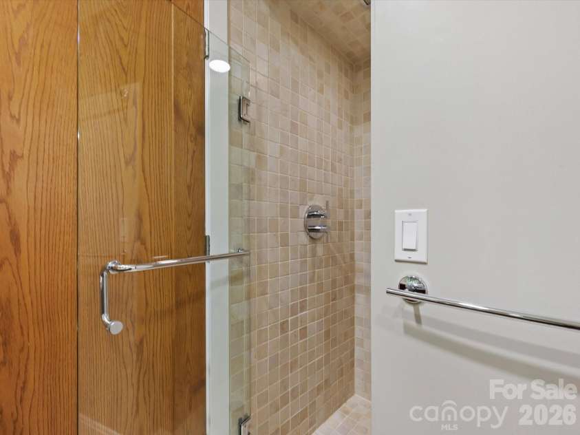 420 Queens Road, Charlotte, NC 28207.  MLS# CAR4386361, YatesRealty ID 29711. 