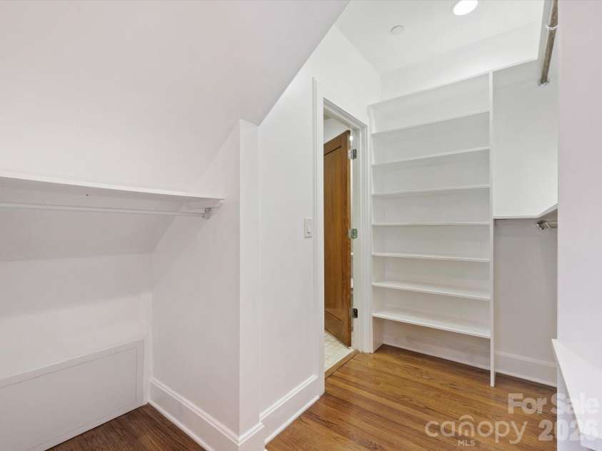 420 Queens Road, Charlotte, NC 28207.  MLS# CAR4386361, YatesRealty ID 29711. 