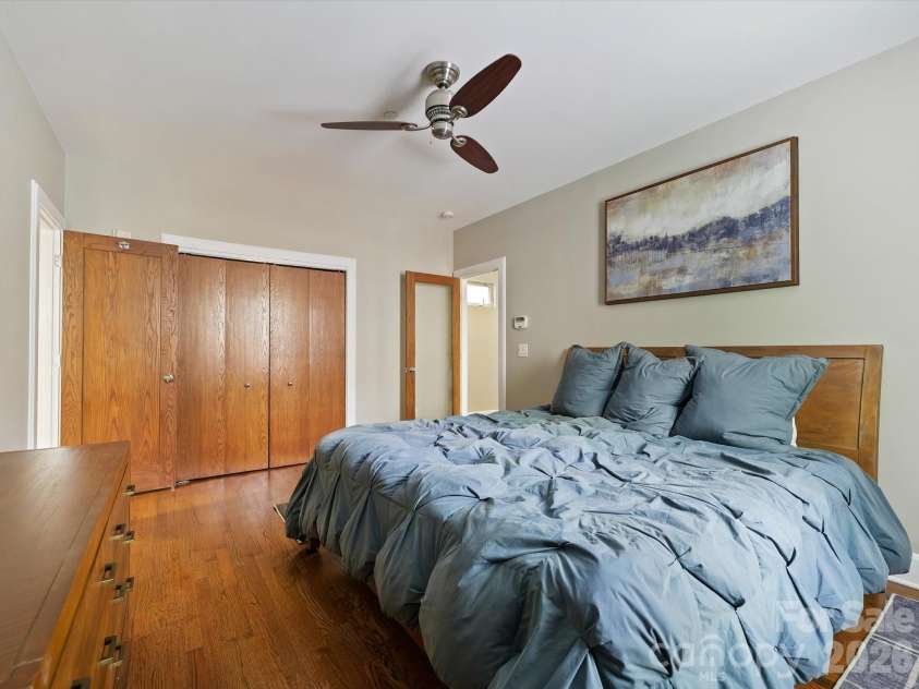 420 Queens Road, Charlotte, NC 28207.  MLS# CAR4386361, YatesRealty ID 29711. 