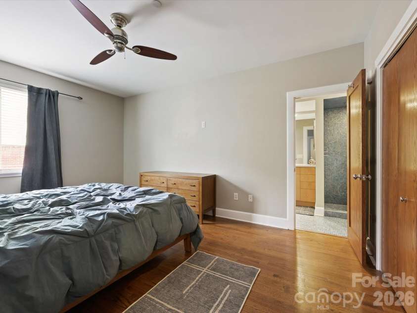 420 Queens Road, Charlotte, NC 28207.  MLS# CAR4386361, YatesRealty ID 29711. 