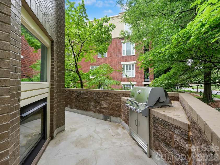 420 Queens Road, Charlotte, NC 28207.  MLS# CAR4386361, YatesRealty ID 29711. 