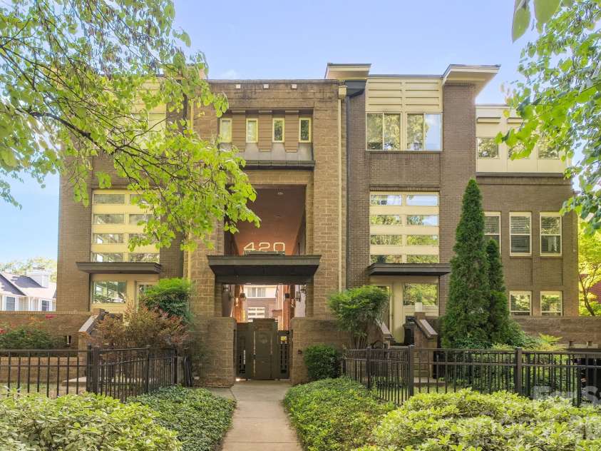420 Queens Road, Charlotte, NC 28207.  MLS# CAR4394892, YatesRealty ID 29711. 