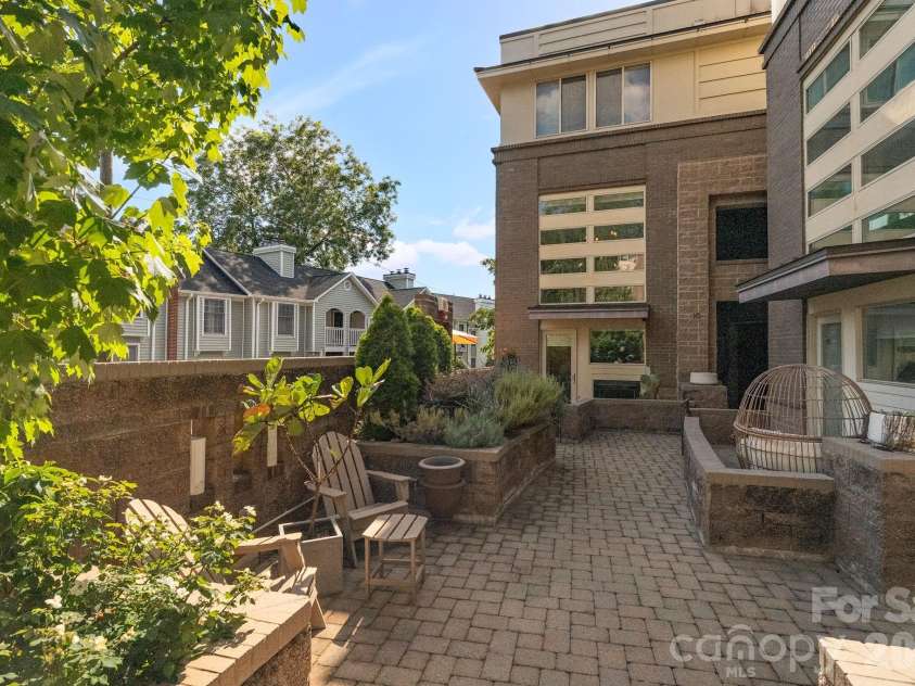 420 Queens Road, Charlotte, NC 28207.  MLS# CAR4394892, YatesRealty ID 29711. 