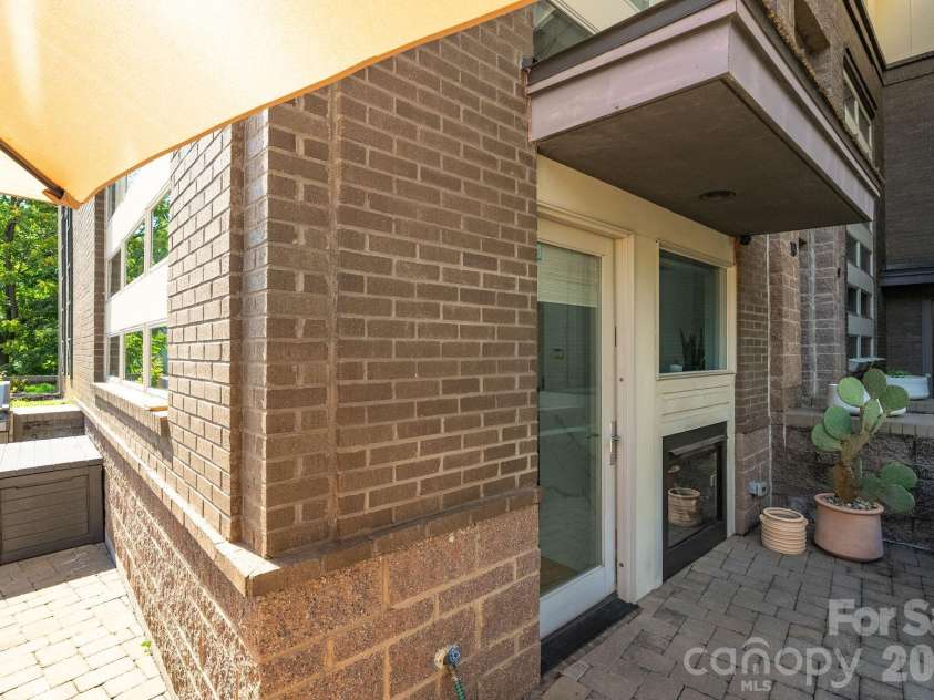 420 Queens Road, Charlotte, NC 28207.  MLS# CAR4394892, YatesRealty ID 29711. 
