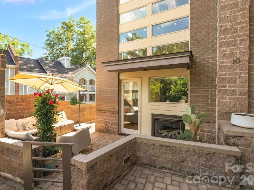 420 Queens Road, Charlotte, NC 28207.  MLS# CAR4394892, YatesRealty ID 29711. 