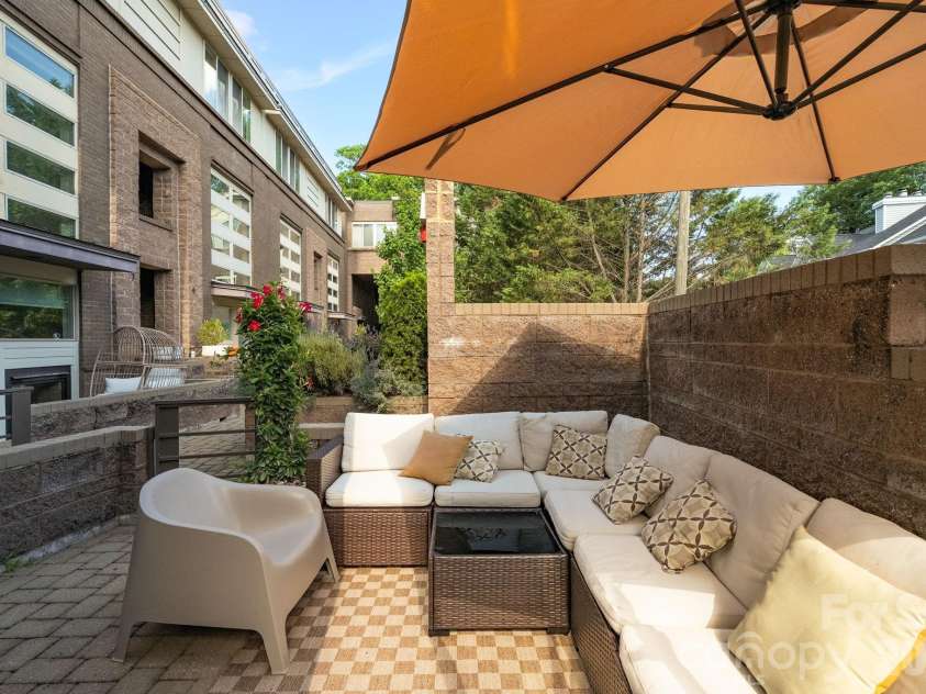 420 Queens Road, Charlotte, NC 28207.  MLS# CAR4394892, YatesRealty ID 29711. 