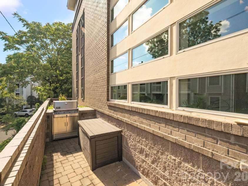 420 Queens Road, Charlotte, NC 28207.  MLS# CAR4394892, YatesRealty ID 29711. 